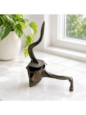 Wear-Ever‎ Vintage Aluminum Manual Juicer With Lever Handle & Three-Legged Base